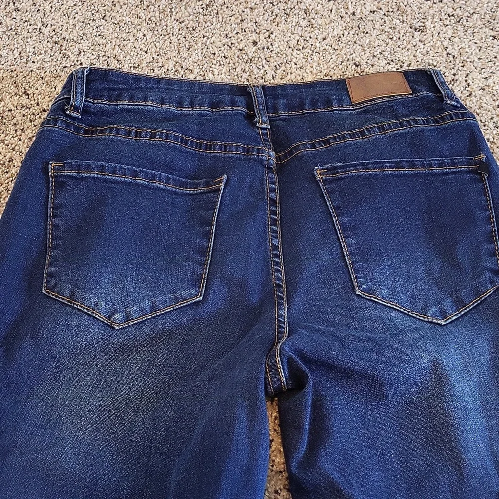Tahari mid rise capris - Picture 3 of 8